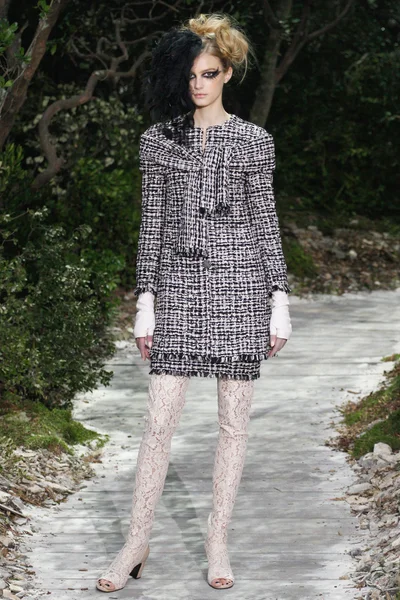 Look 13